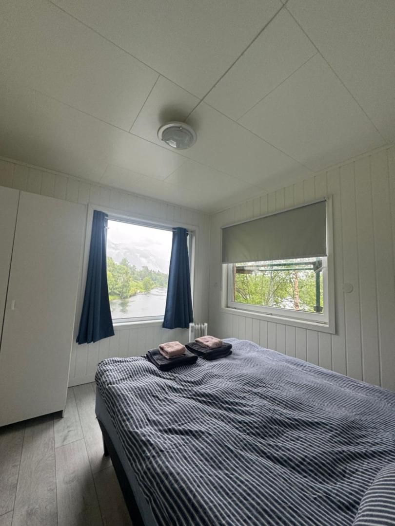 Bedroom with a double bed and a window onto the water
