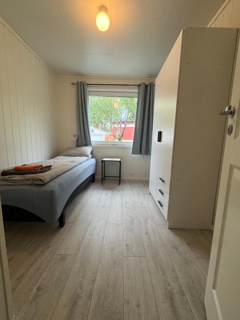 Bedroom with a single bed