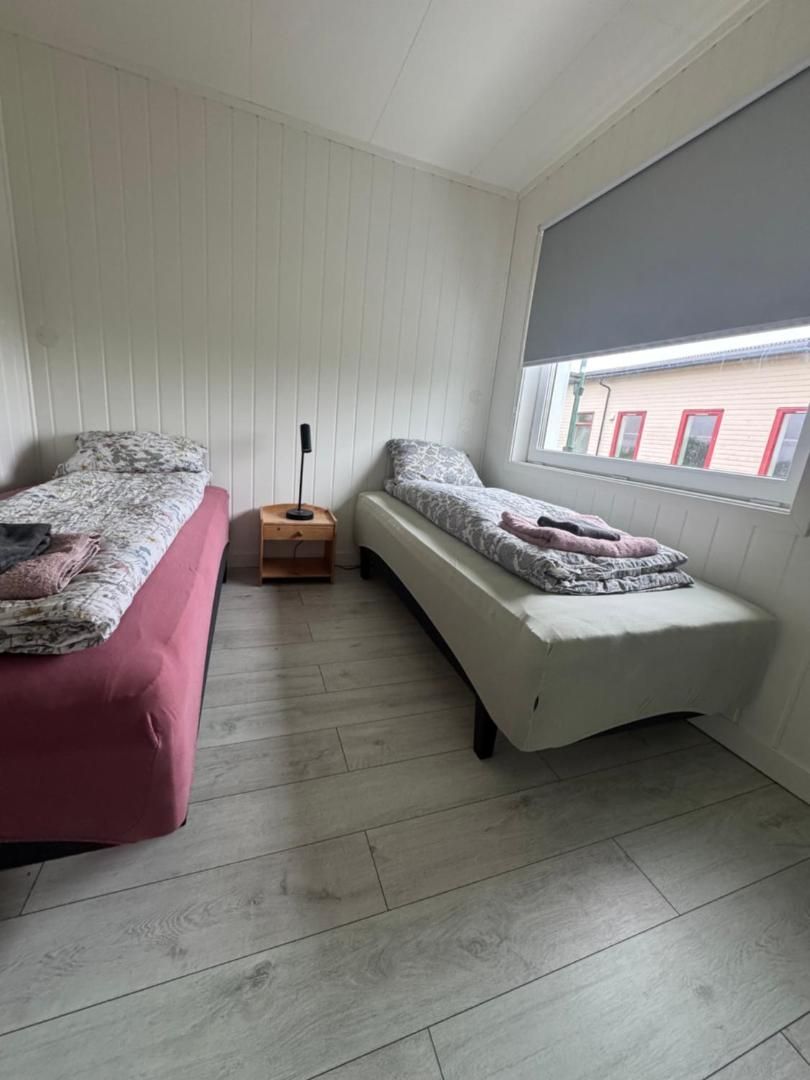 Bedroom with two single beds
