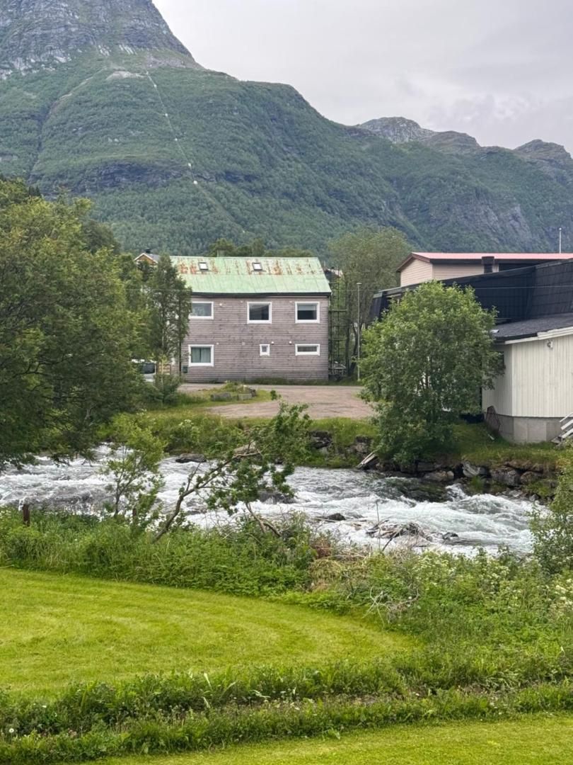 The house seen from the river